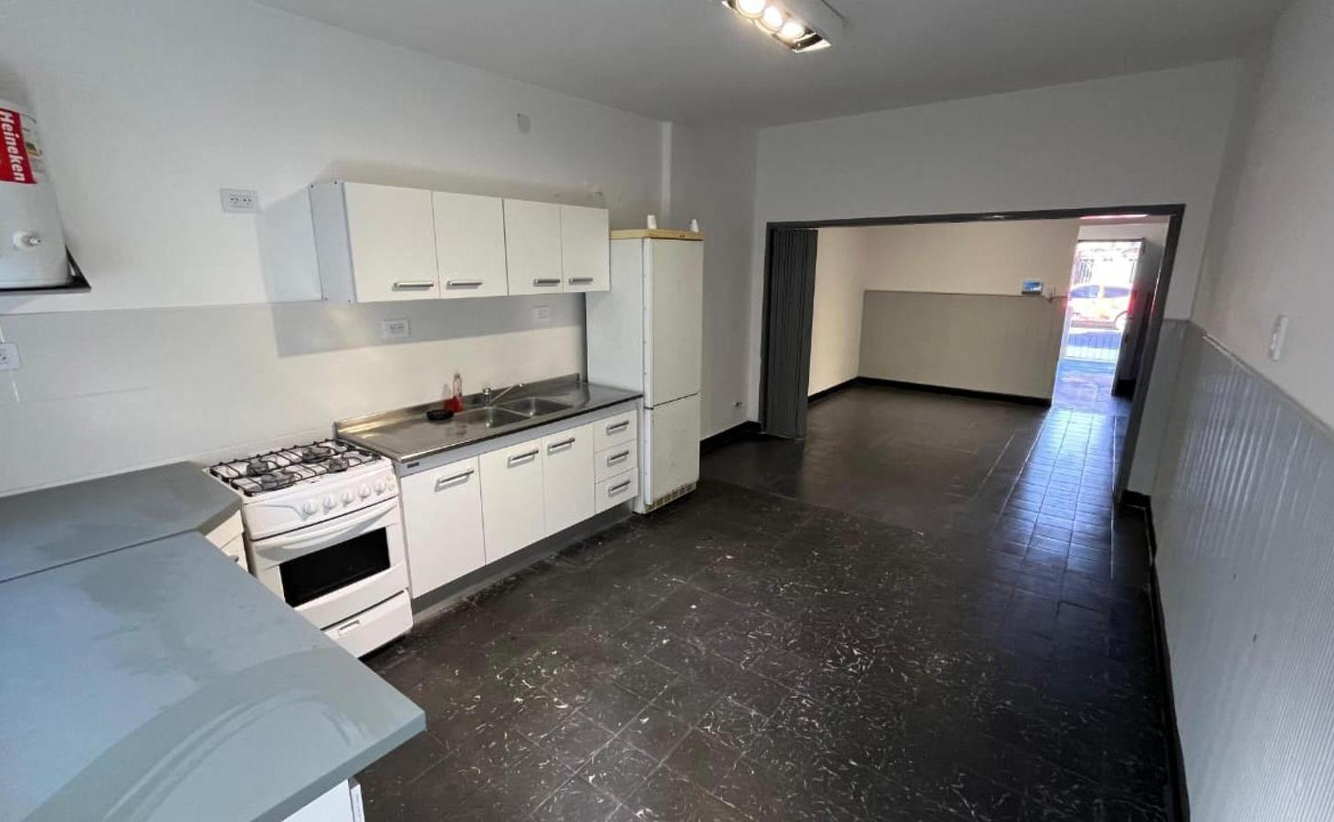 Casa en venta - 2 Dormitorios 1 Baño - Azcuénaga