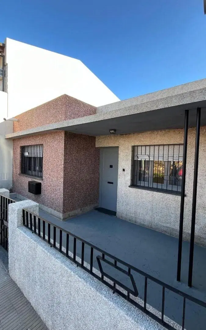 Casa en venta - 2 Dormitorios 1 Baño - Azcuénaga 3