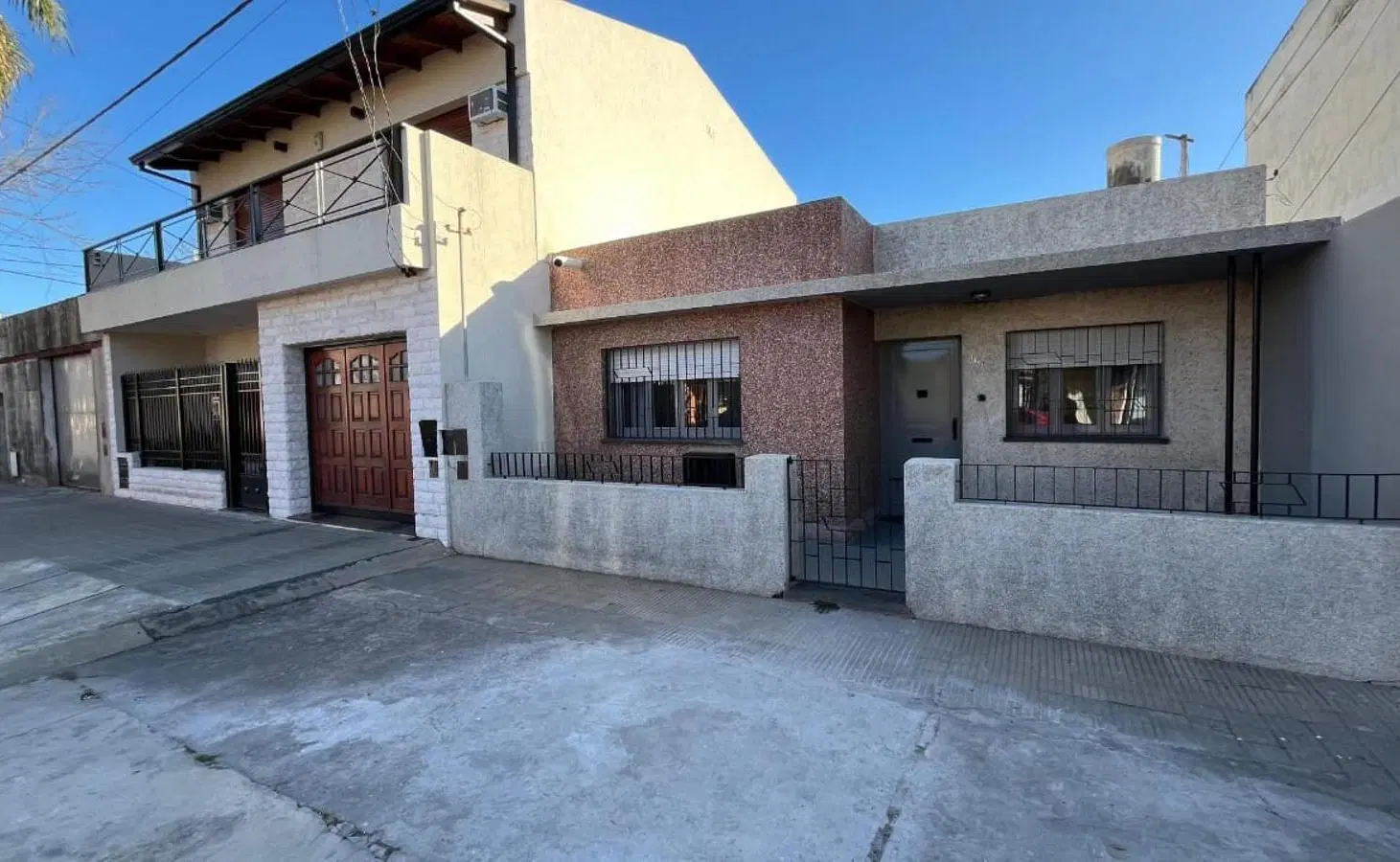 Casa en venta - 2 Dormitorios 1 Baño - Azcuénaga 5