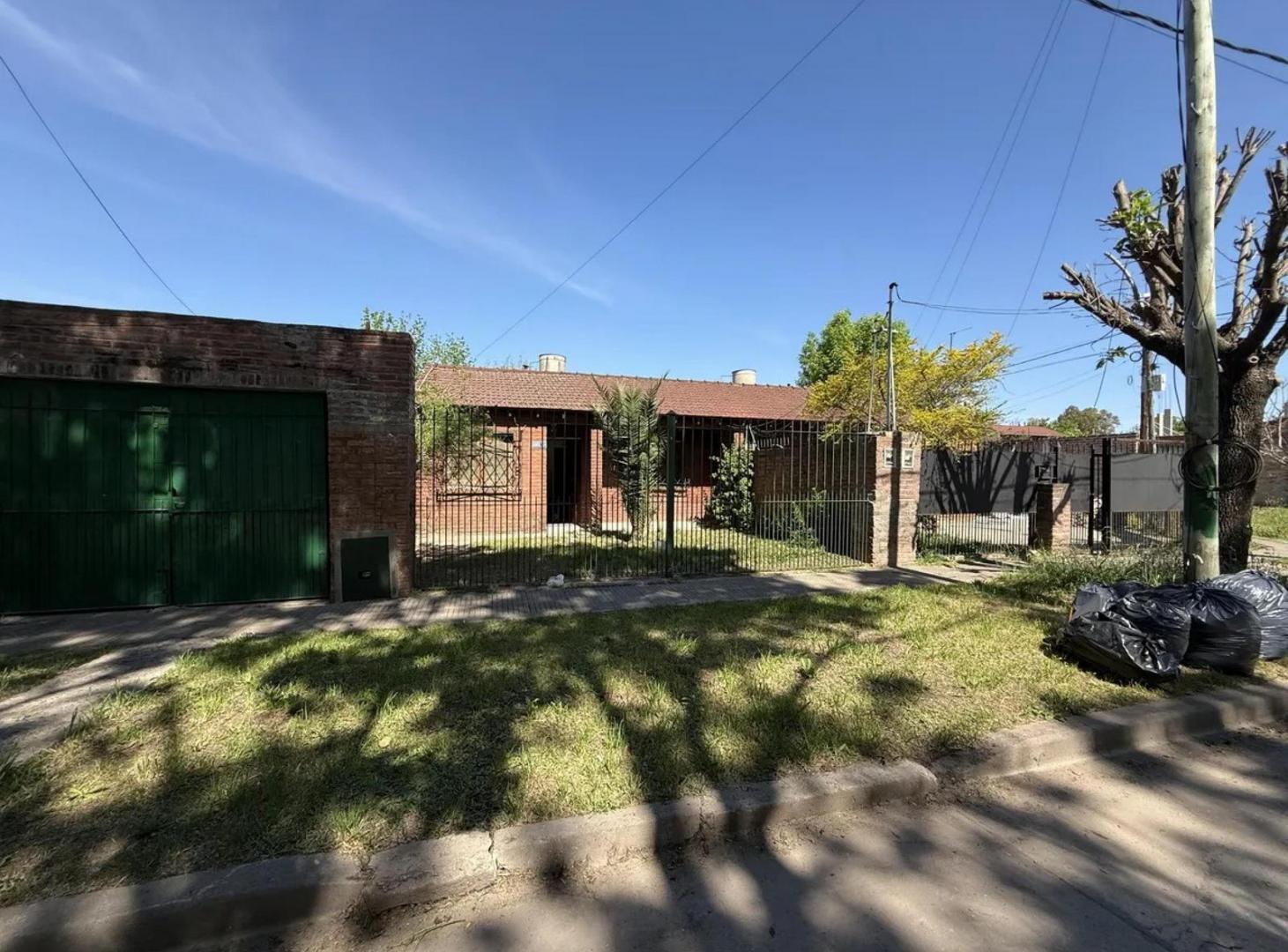 Casa en venta - 2 Dormitorios 1 Baño - Hurlingham