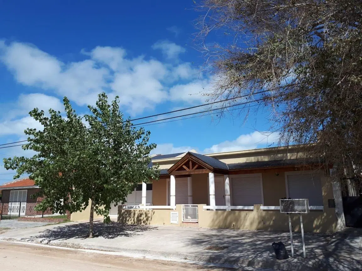 Casa en venta - 3 dormitorios y 3 baños - 200mts2 - Claromeco 4