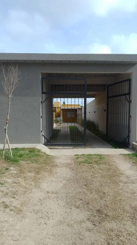 Edificio Comercial en venta - 3 Dormitorios 3 Baños - Cochera - 400Mts2 - Chascomus 2