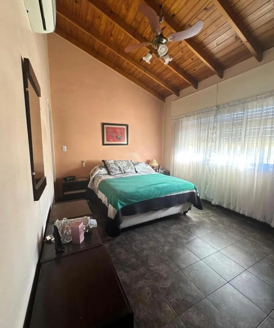 Casa en venta - 4 Dormitorios 3 Baños - Villa Bosch 1