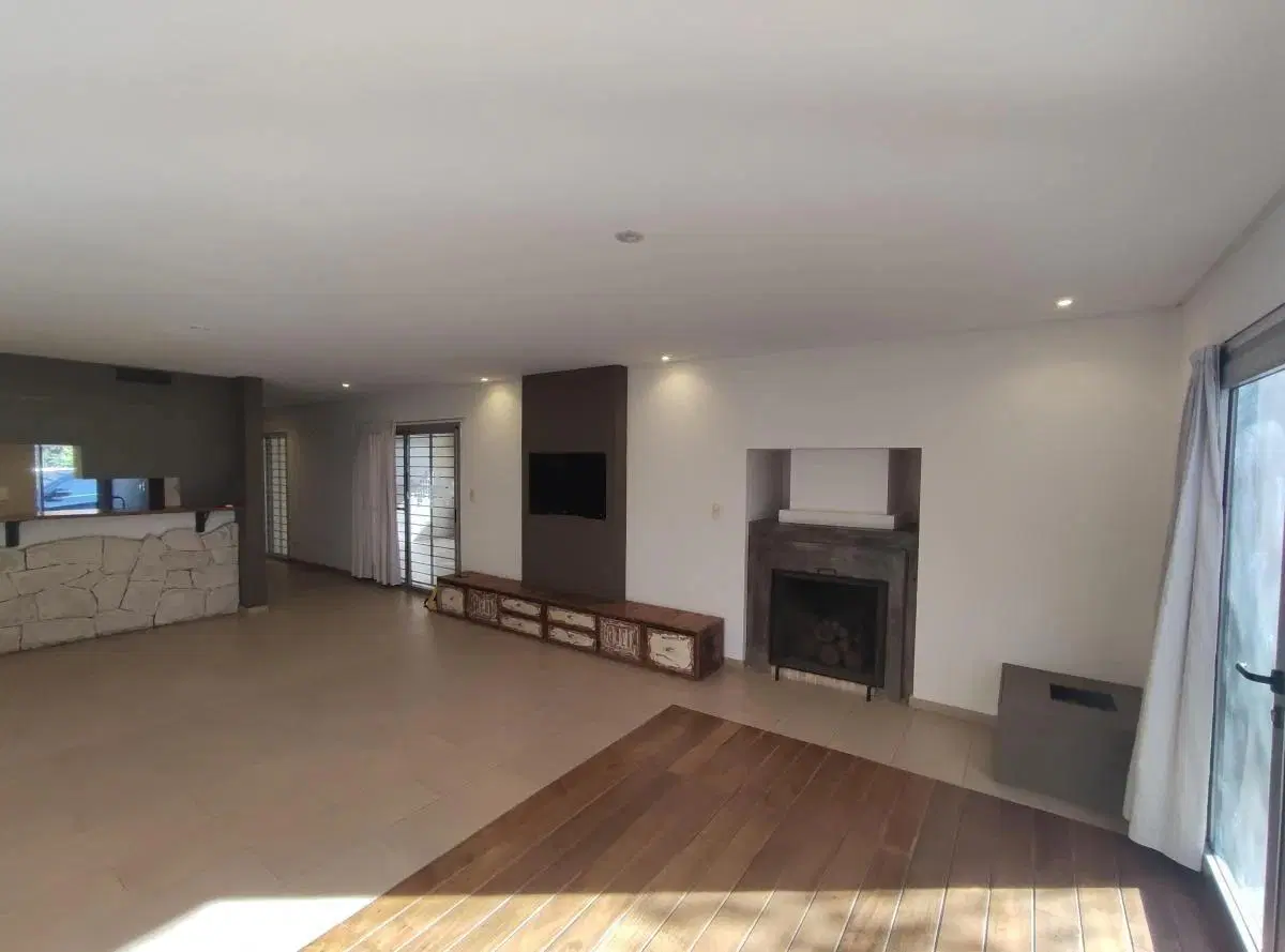 Casa en venta - 4 Dormitorios 2 Baños - Cocheras - 350Mts2 - El Palomar, Cañuelas 8