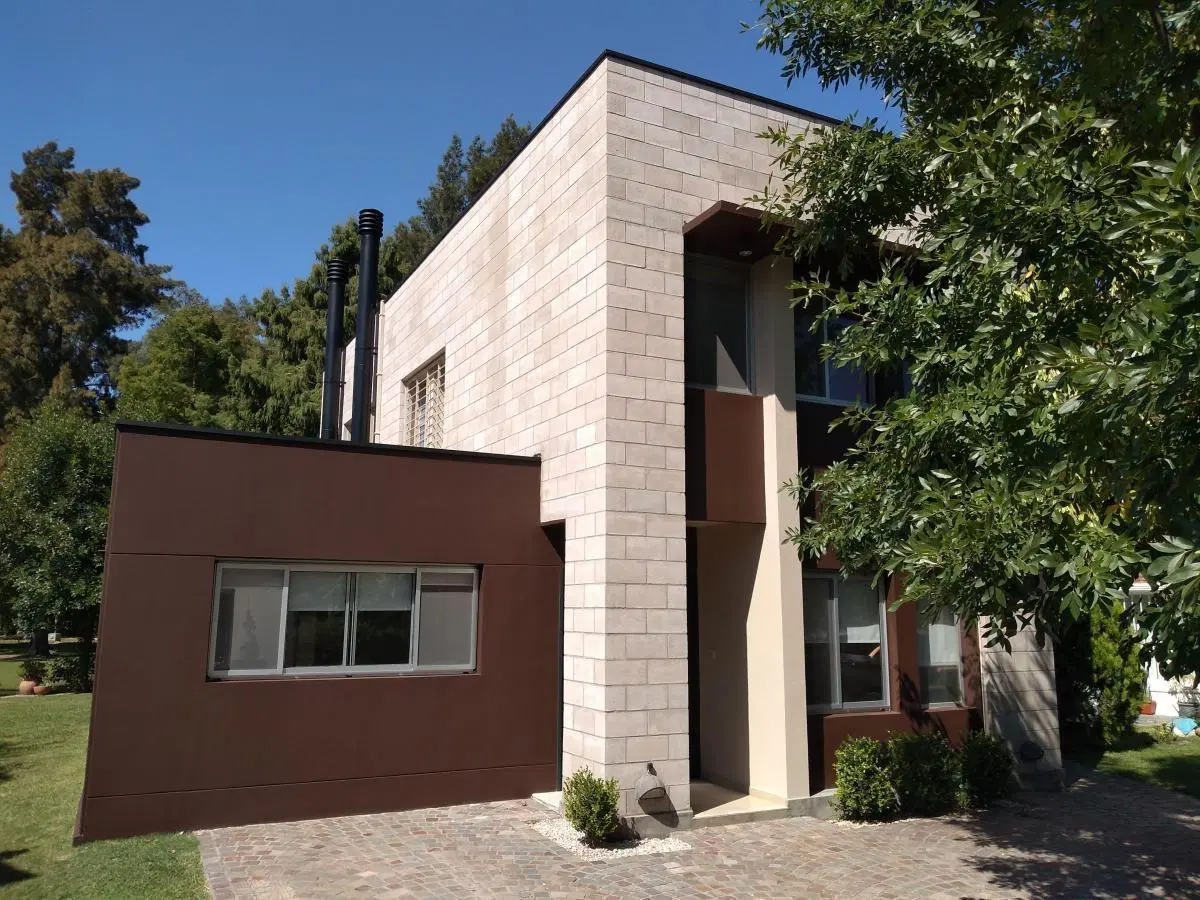 Casa en venta - 4 Dormitorios 2 Baños - Cocheras - 350Mts2 - El Palomar, Cañuelas 2