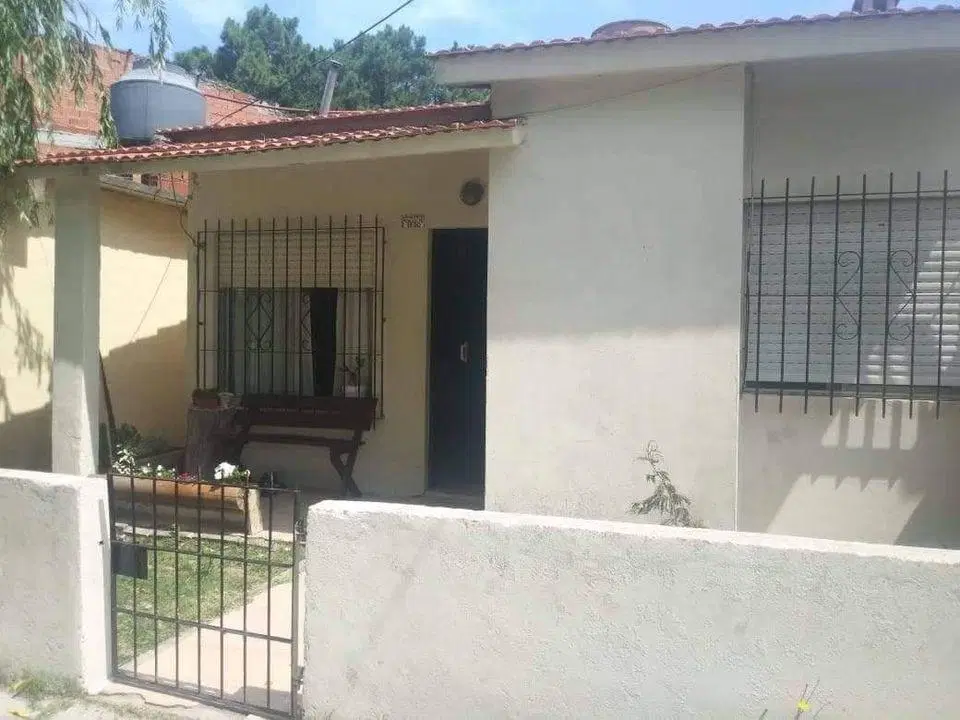Casa en venta - 2 dormitorios 1 baño - 60mts2 - San Clemente Del Tuyú 2