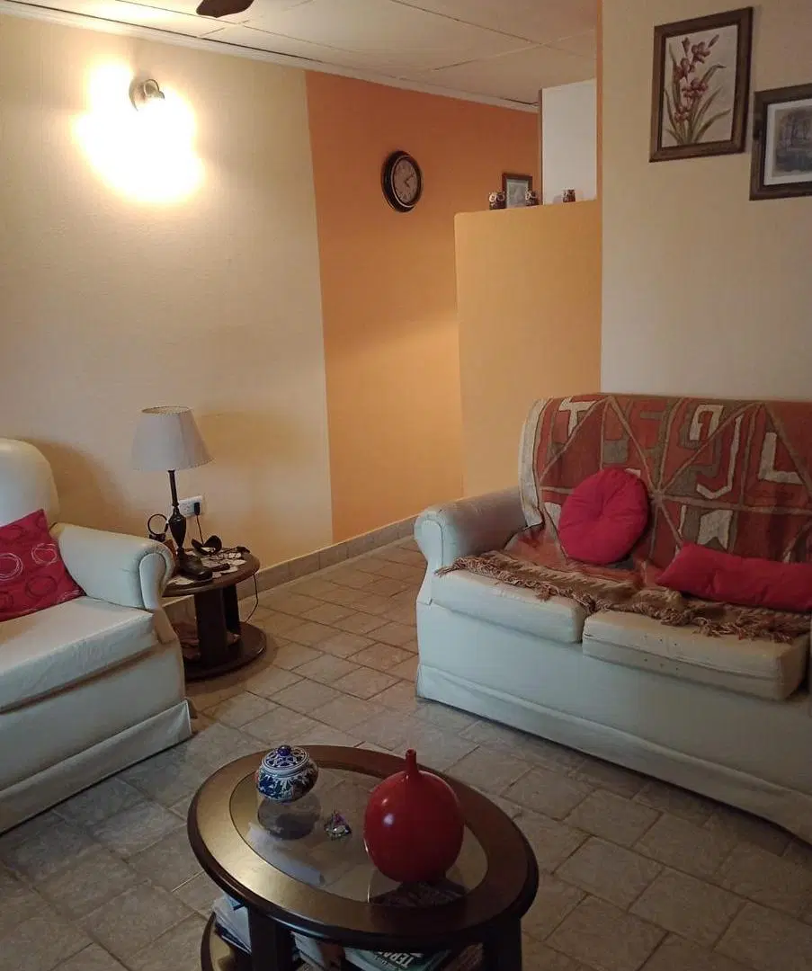 Casa en venta - 3 Dormitorios 1 Baño - Cochera - Villa Regina, Río Negro 2
