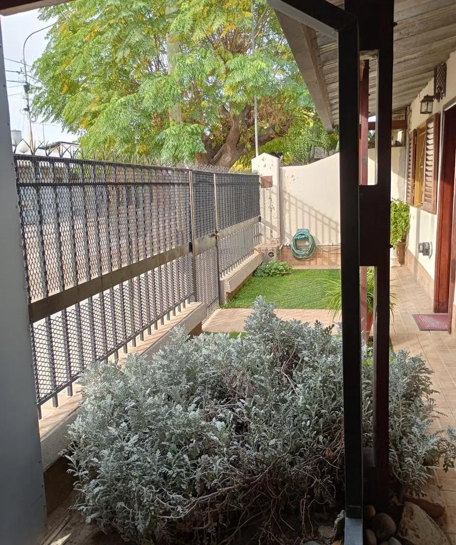 Casa en venta - 3 Dormitorios 1 Baño - Cochera - Villa Regina, Río Negro 4