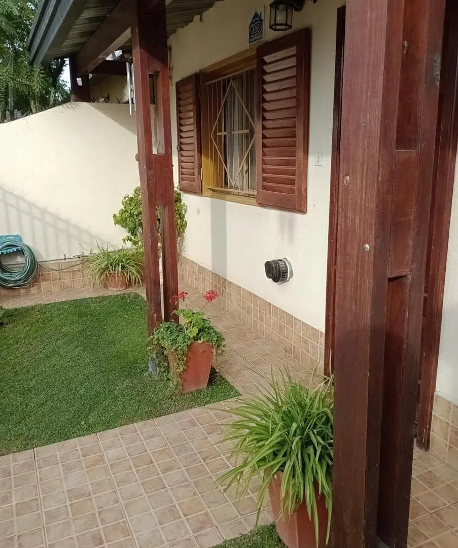 Casa en venta - 3 Dormitorios 1 Baño - Cochera - Villa Regina, Río Negro 1