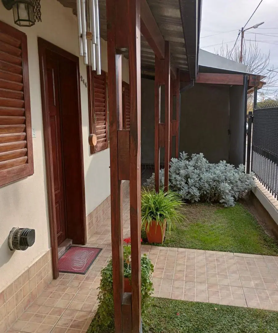 Casa en venta - 3 Dormitorios 1 Baño - Cochera - Villa Regina, Río Negro 3