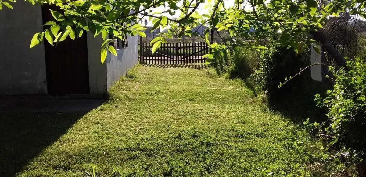 Casa en venta - 4 Dormitorios 1 Baño - Cochera - 200Mts2 - Las Toninas 2