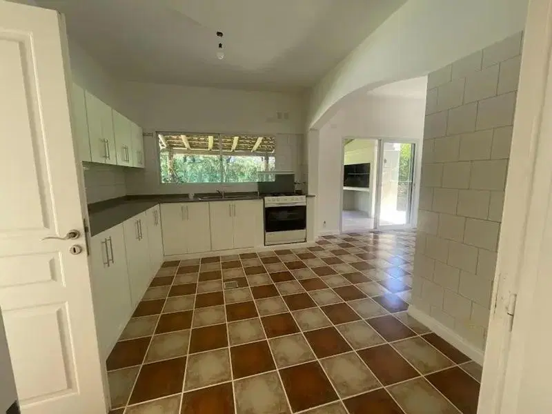 Casa en venta - 5 Dormitorios 4 Baños - Pilar 3