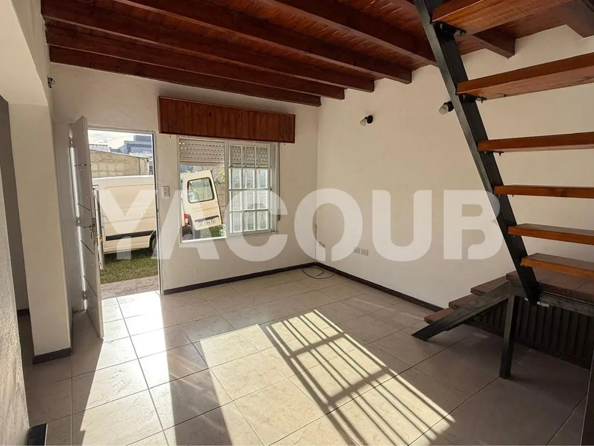 duplex en alquiler - Dormitorio, patio y entrada para auto - Tandil semicentro 5