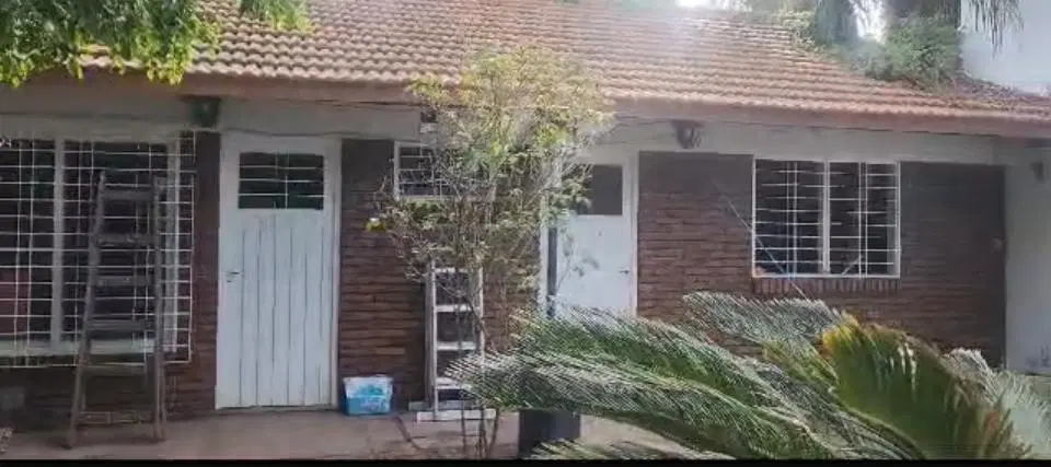 Casa en venta - 4 Dormitorios 6 Baños - Quilmes 5