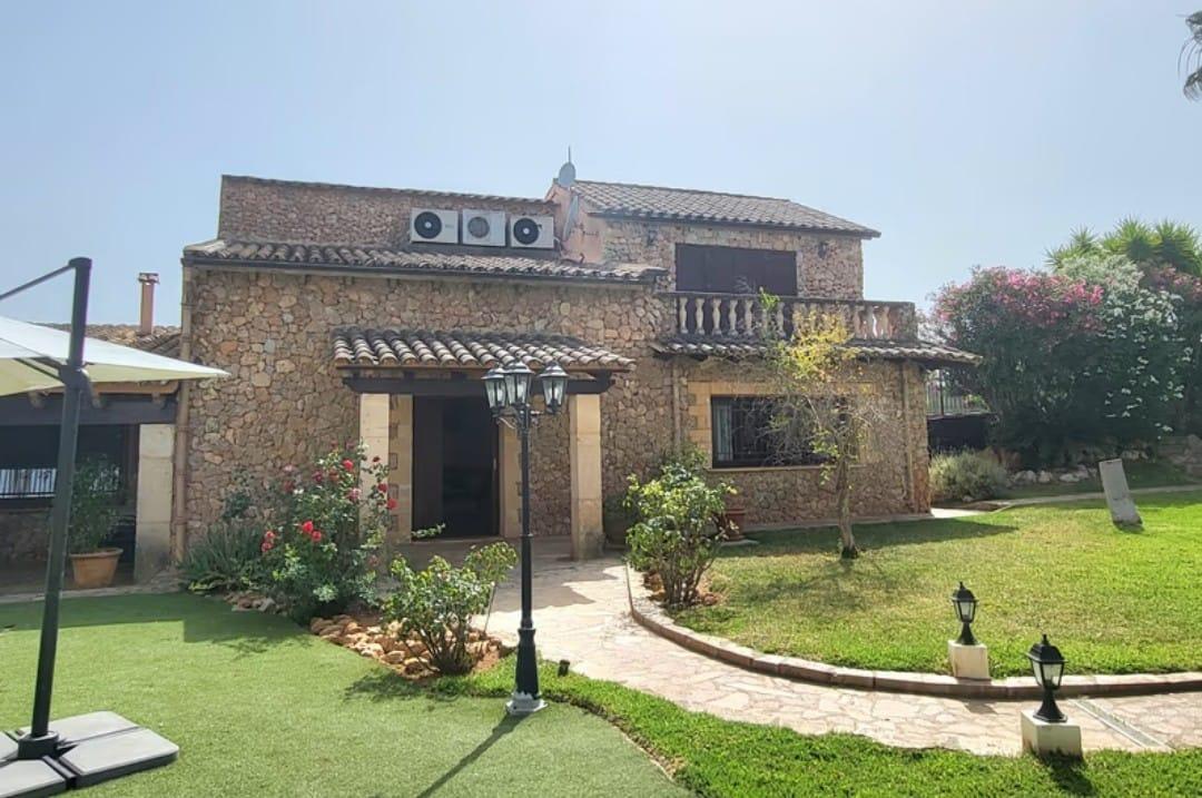 Casa en venta - 5 Dormitorios 3 Baños - Cochera - 1.200Mts2 - España