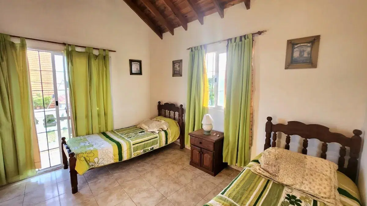 Casa en venta - 3 Dormitorios 2 Baños - Mar del Tuyú 1