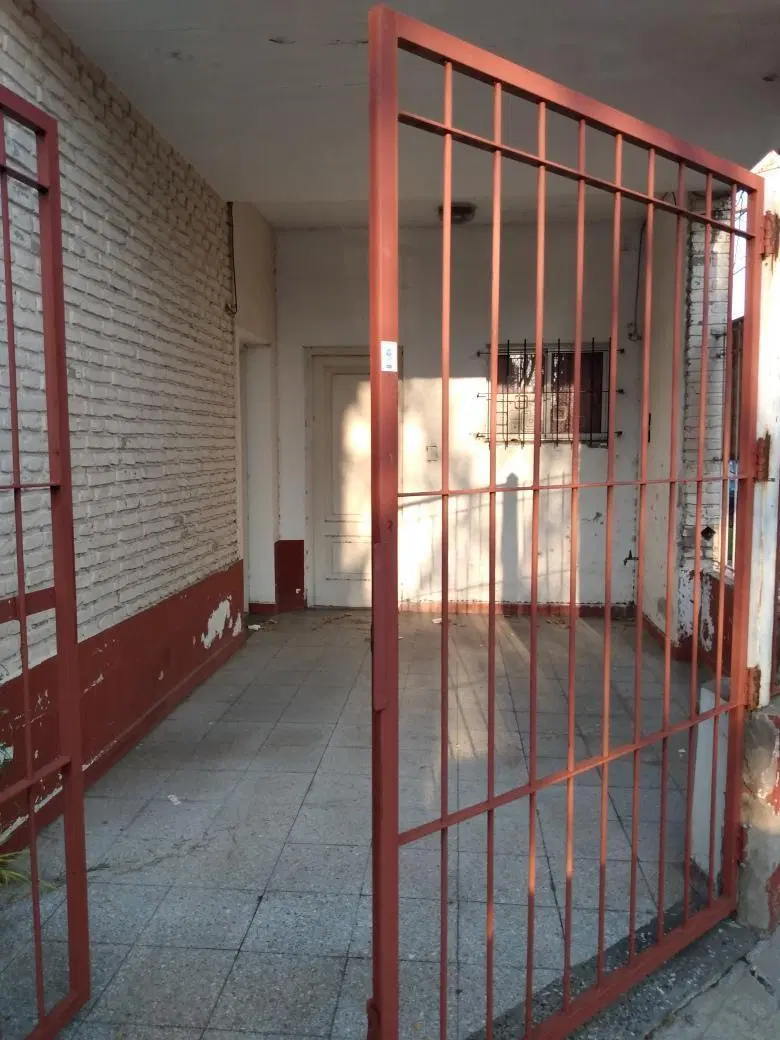 PH en venta - 2 Dormitorios 1 Baño 3 Cocheras - 90Mts2 - Haedo 2