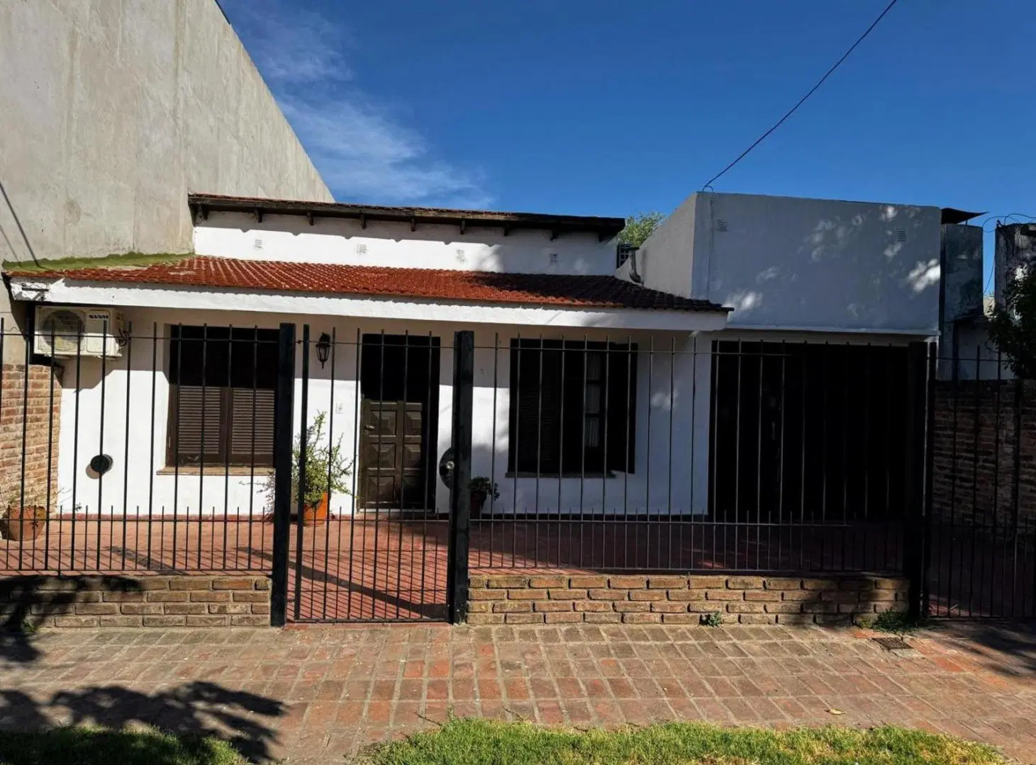 Casa en venta - 3 Dormitorios 1 Baño - Saladillo 2