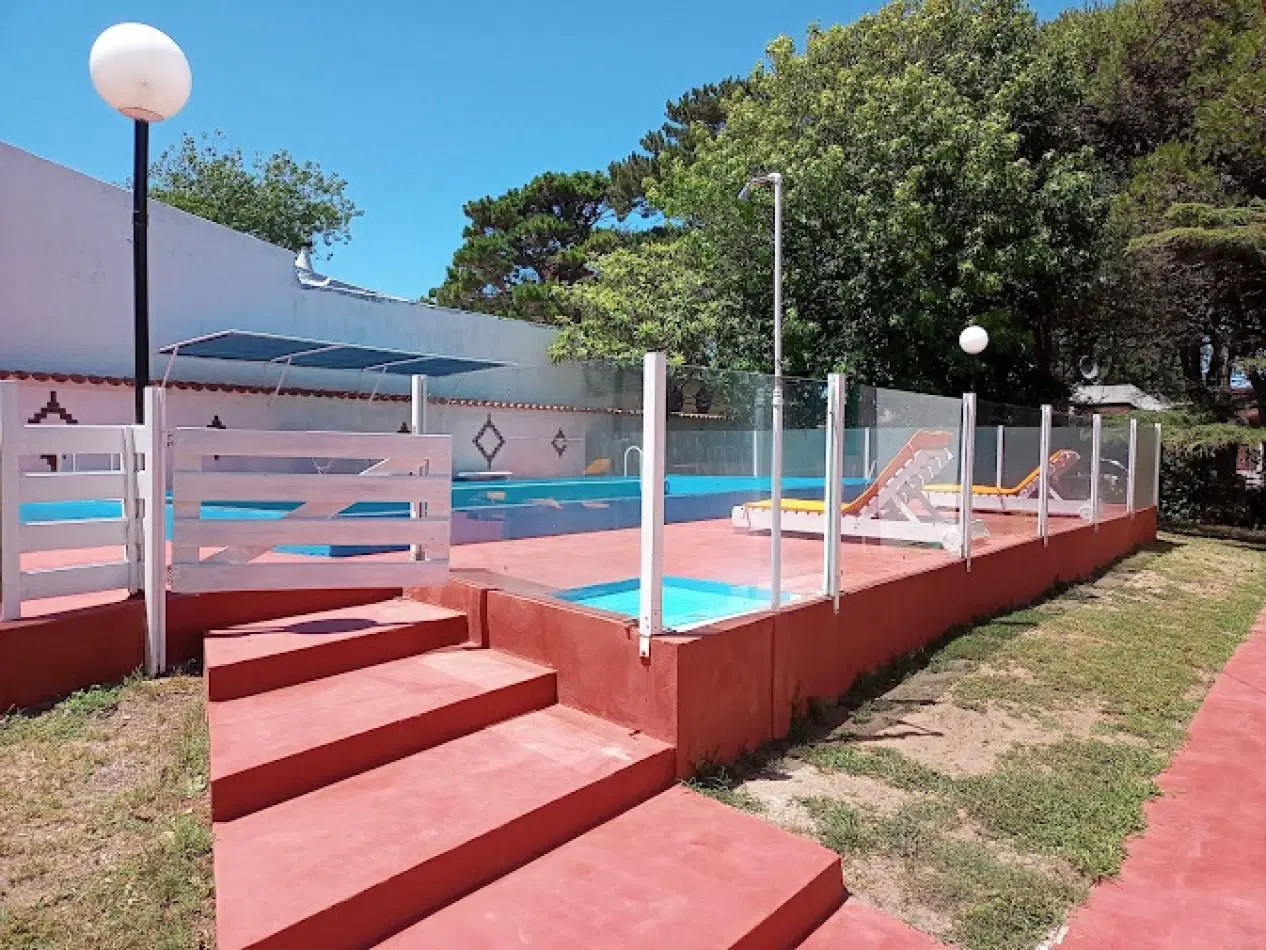 Casa en venta - 5 Dormitorios 3 Baños - Mar de Ajó 4