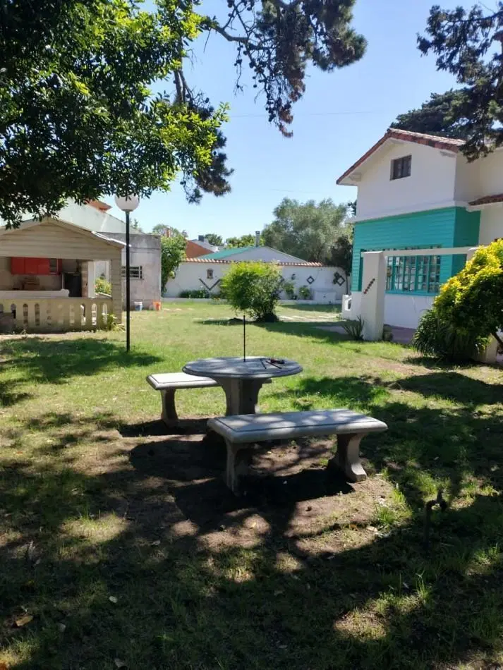Casa en venta - 5 Dormitorios 3 Baños - Mar de Ajó 2
