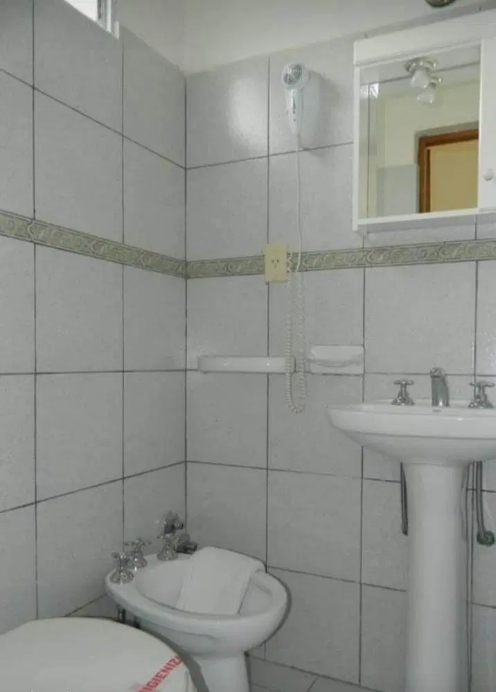 Edificio Comercial en venta - 8 Dormitorios 7 Baños - Cochera - 1720Mts2 - San Miguel del Monte 2