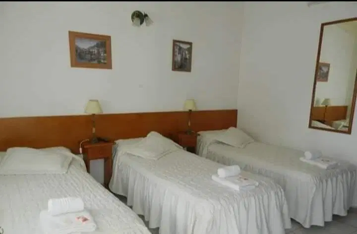 Edificio Comercial en venta - 8 Dormitorios 7 Baños - Cochera - 1720Mts2 - San Miguel del Monte 4