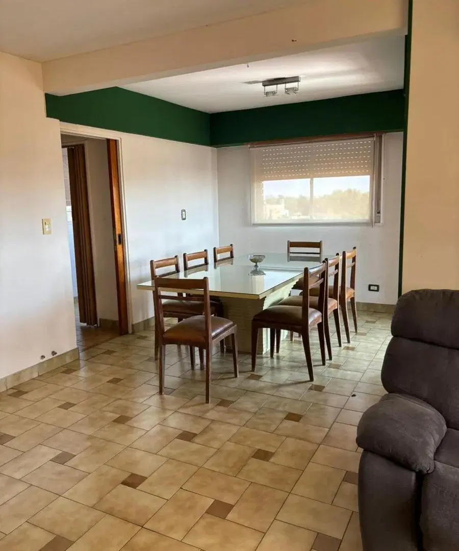 Departamento en venta - 4 Dormitorios 2 Baños - Castelar 5