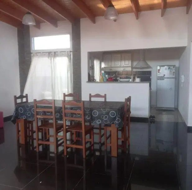 Casa en venta - 3 dormitorios 1 baño - Cocheras - 376mts2 - Villa Parque Sicardi 1