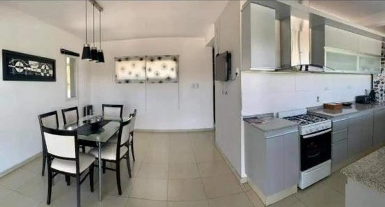 Casa en venta - 3 Dormitorios 2 Baños - 1.000Mts2 - Córdoba 3