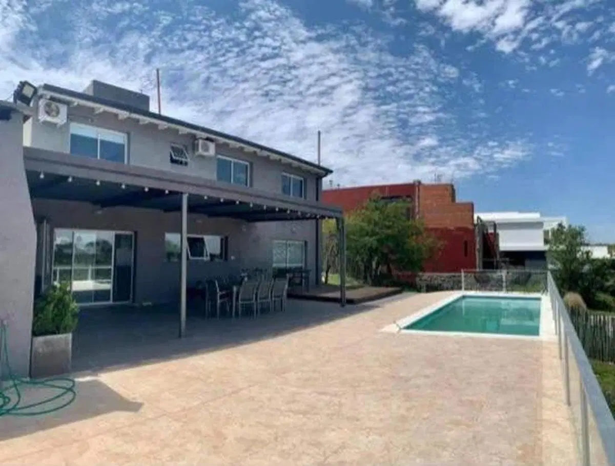 Casa en venta - 3 Dormitorios 2 Baños - 1.000Mts2 - Córdoba 2