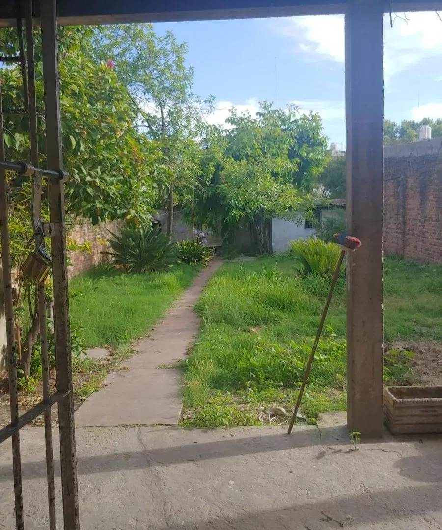Casa en venta - 2 Dormitorios 3 Baños - Local - 353Mts2 - Caseros 4