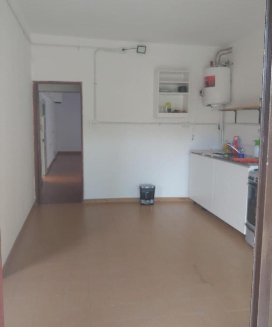 Casa en venta - 2 Dormitorios 3 Baños - Local - 353Mts2 - Caseros