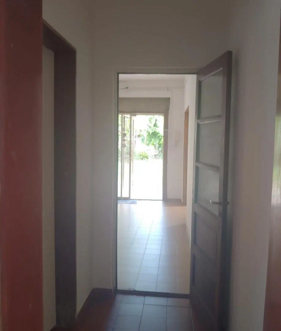 Casa en venta - 2 Dormitorios 3 Baños - Local - 353Mts2 - Caseros 3