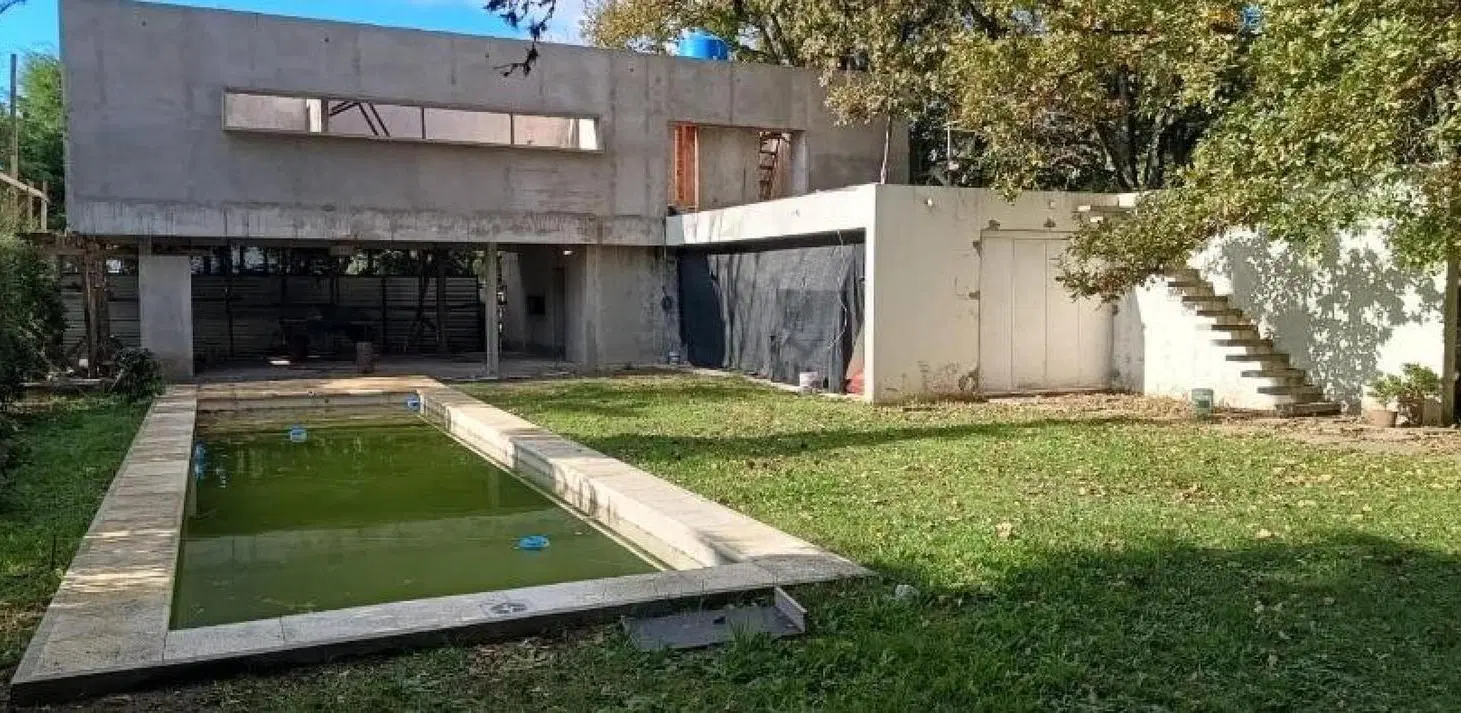 Casa en venta - 3 Dormitorios 2 Baños - Cochera - 800Mts2 - Arturo Seguí 1