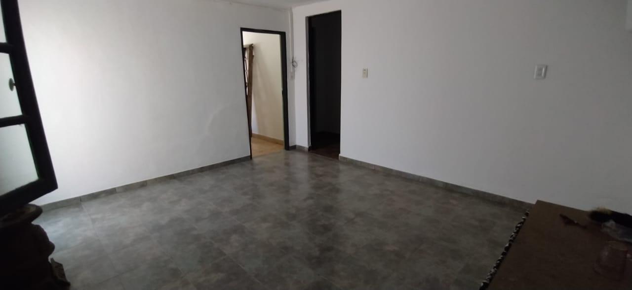 Foto de Casa en venta - 2 Dormitorios 1 Baño - Cochera - 328Mts2 - Magdalena, imagen 2