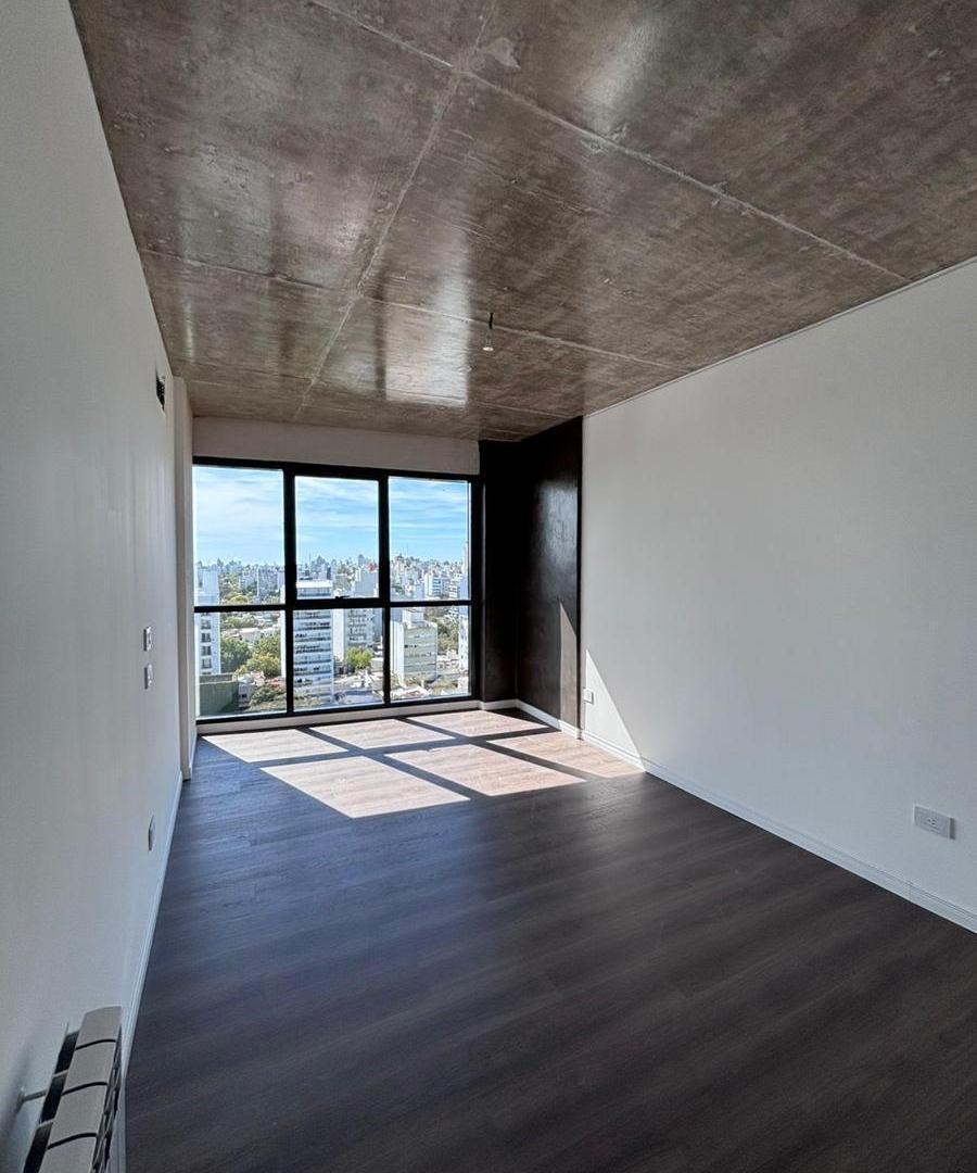 Departamento de pozo en venta 3 dormitorios 3 baños balcón 115 mts 2 totales- La Plata