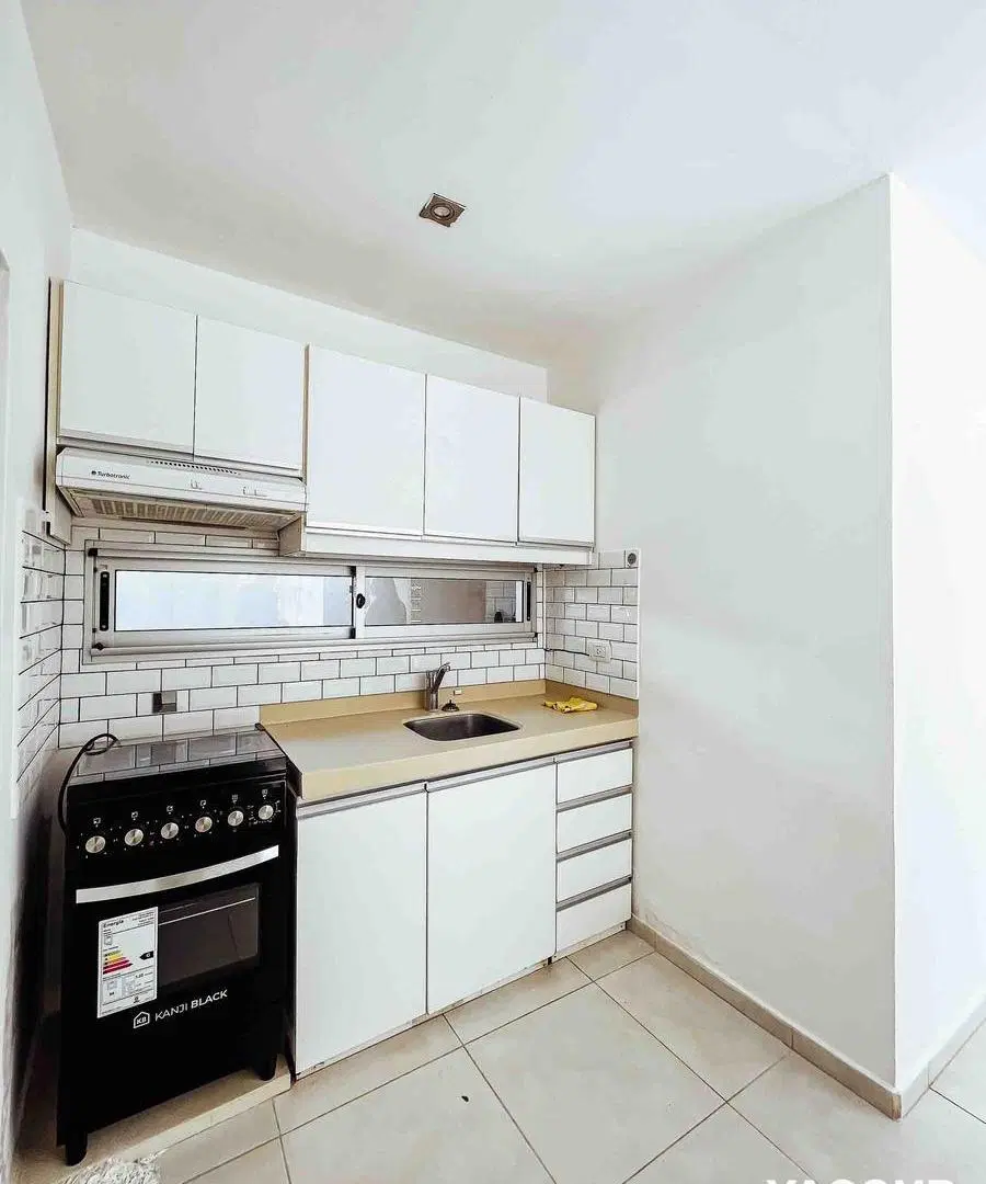 Departamento en venta - 2 dormitorios, 1 baño, cochera - 105mts2 - City Bell 2