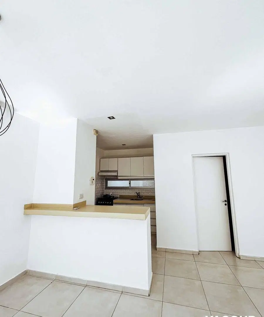 Departamento en venta - 2 dormitorios, 1 baño, cochera - 105mts2 - City Bell 5