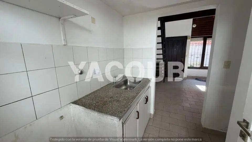 OPORTUNIDAD! Duplex centrico en venta - entrada de auto y patio - Tandil centro 3