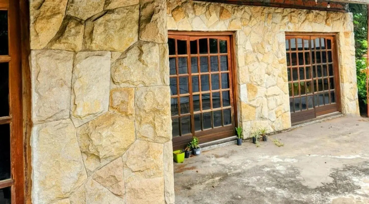 Casa en venta - 4 Dormitorios 2 Baños - Ituzaingó 2