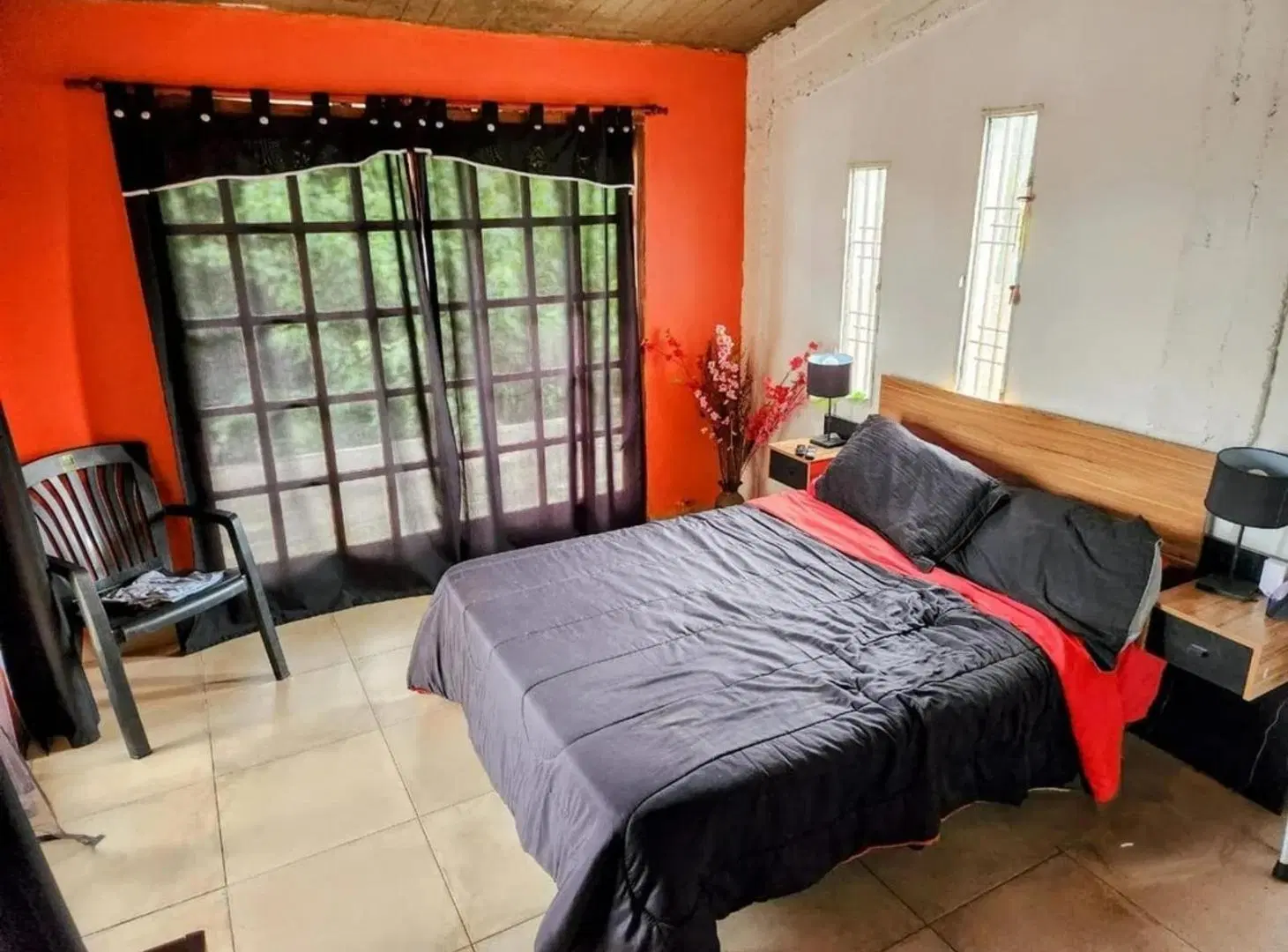 Casa en venta - 4 Dormitorios 2 Baños - Ituzaingó 5