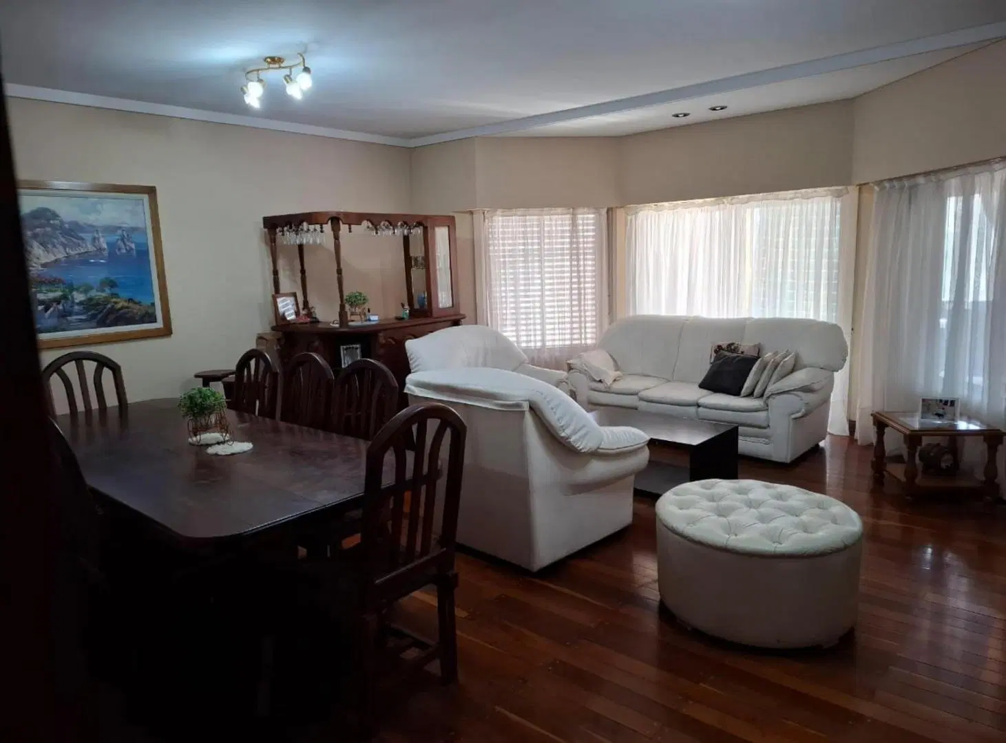 Casa en venta - 4 Dormitorios 4 Baños - Cochera - 300Mts2 - Ituzaingó 3