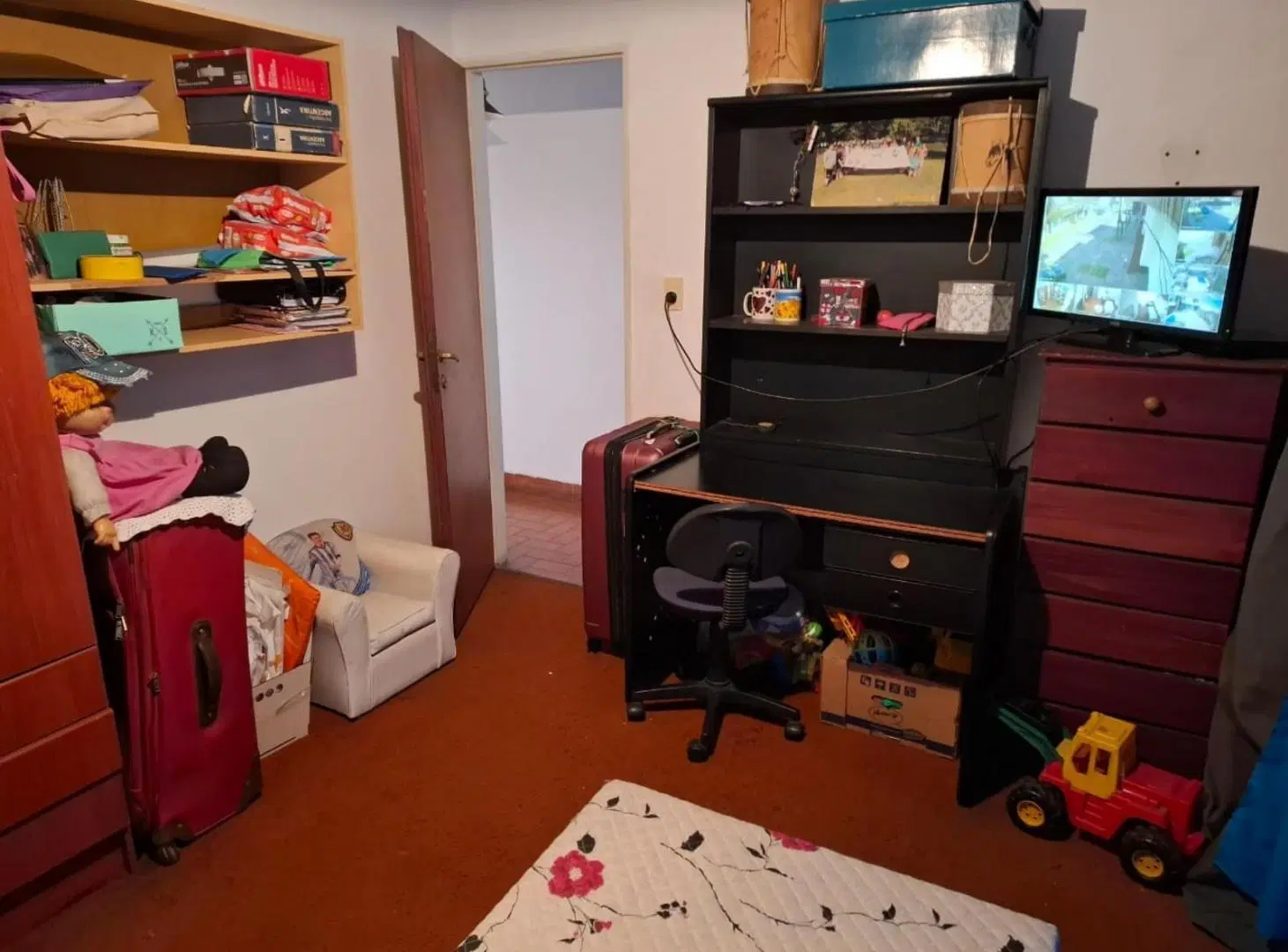 Casa en venta - 4 Dormitorios 4 Baños - Cochera - 300Mts2 - Ituzaingó 4