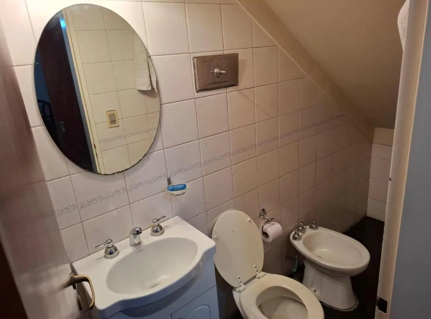 Casa en venta - 4 Dormitorios 4 Baños - Cochera - 300Mts2 - Ituzaingó 5