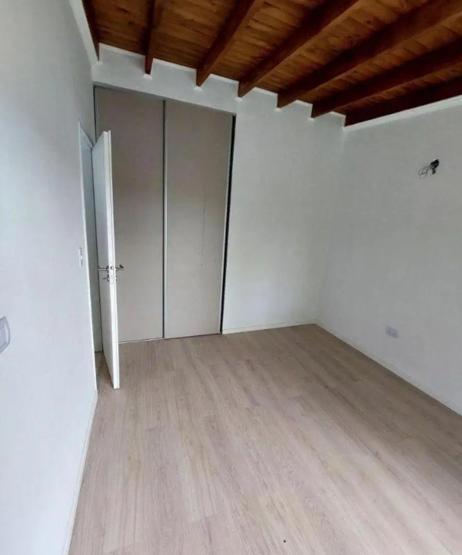 Casa en venta - 2 Dormitorios 2 Baños - 70Mts2 - Ituzaingó 4