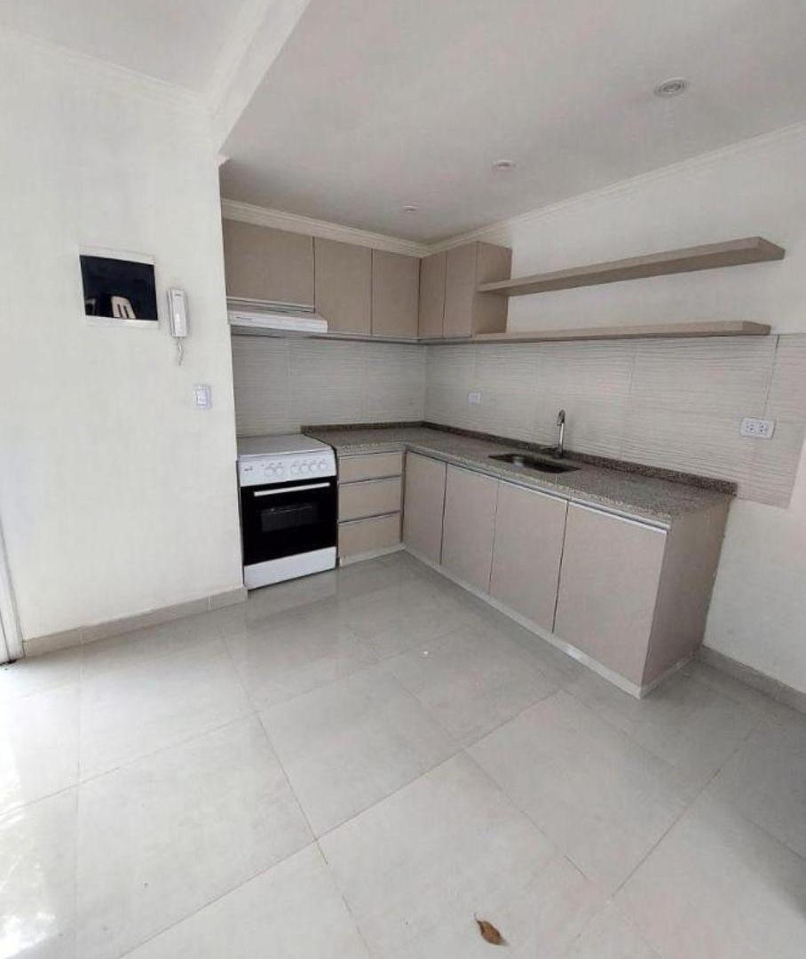 Casa en venta - 2 Dormitorios 2 Baños - 70Mts2 - Ituzaingó