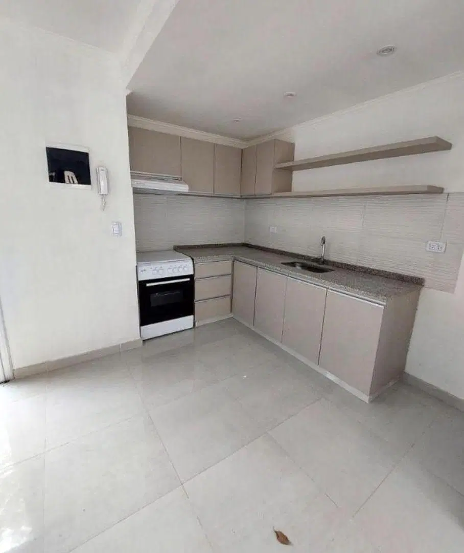 Casa en venta - 2 Dormitorios 2 Baños - 70Mts2 - Ituzaingó 3