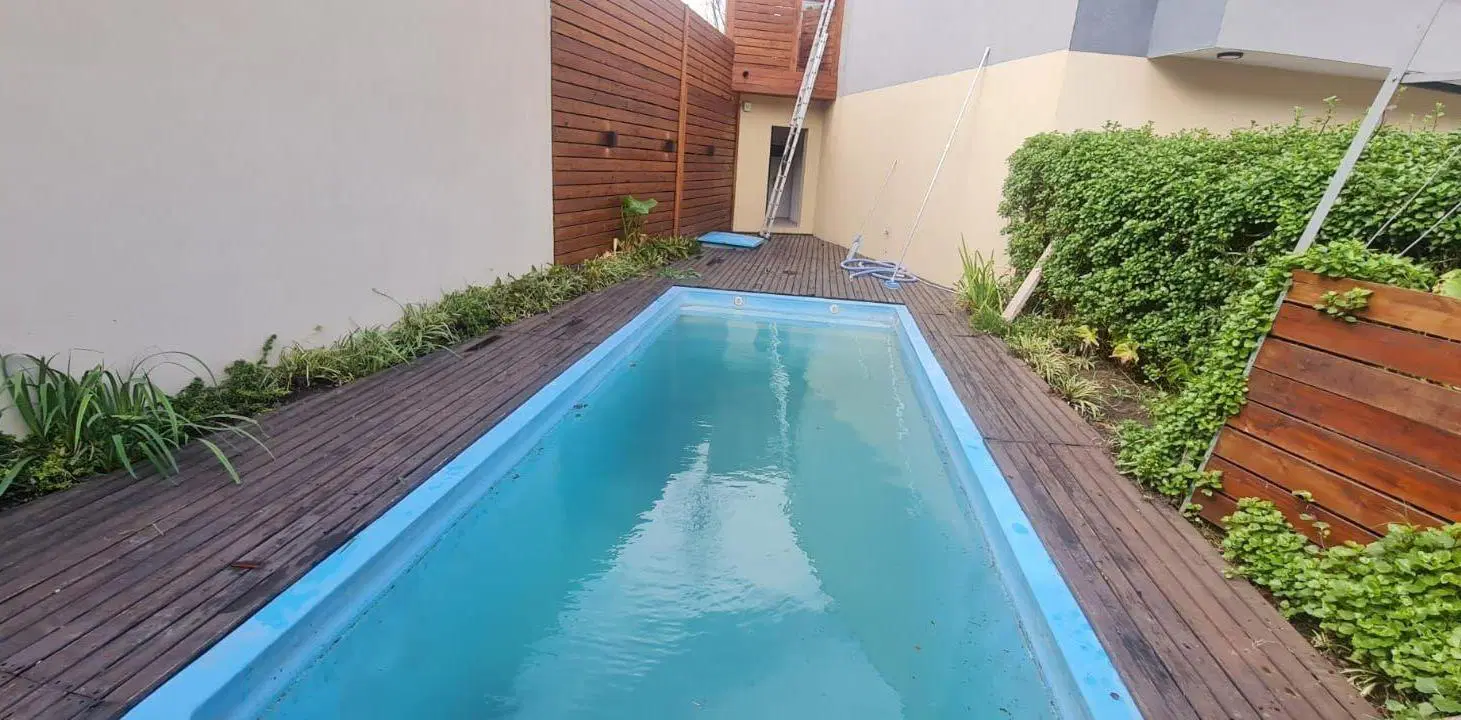 Casa en venta - 2 Dormitorios 2 Baños - 70Mts2 - Ituzaingó 2