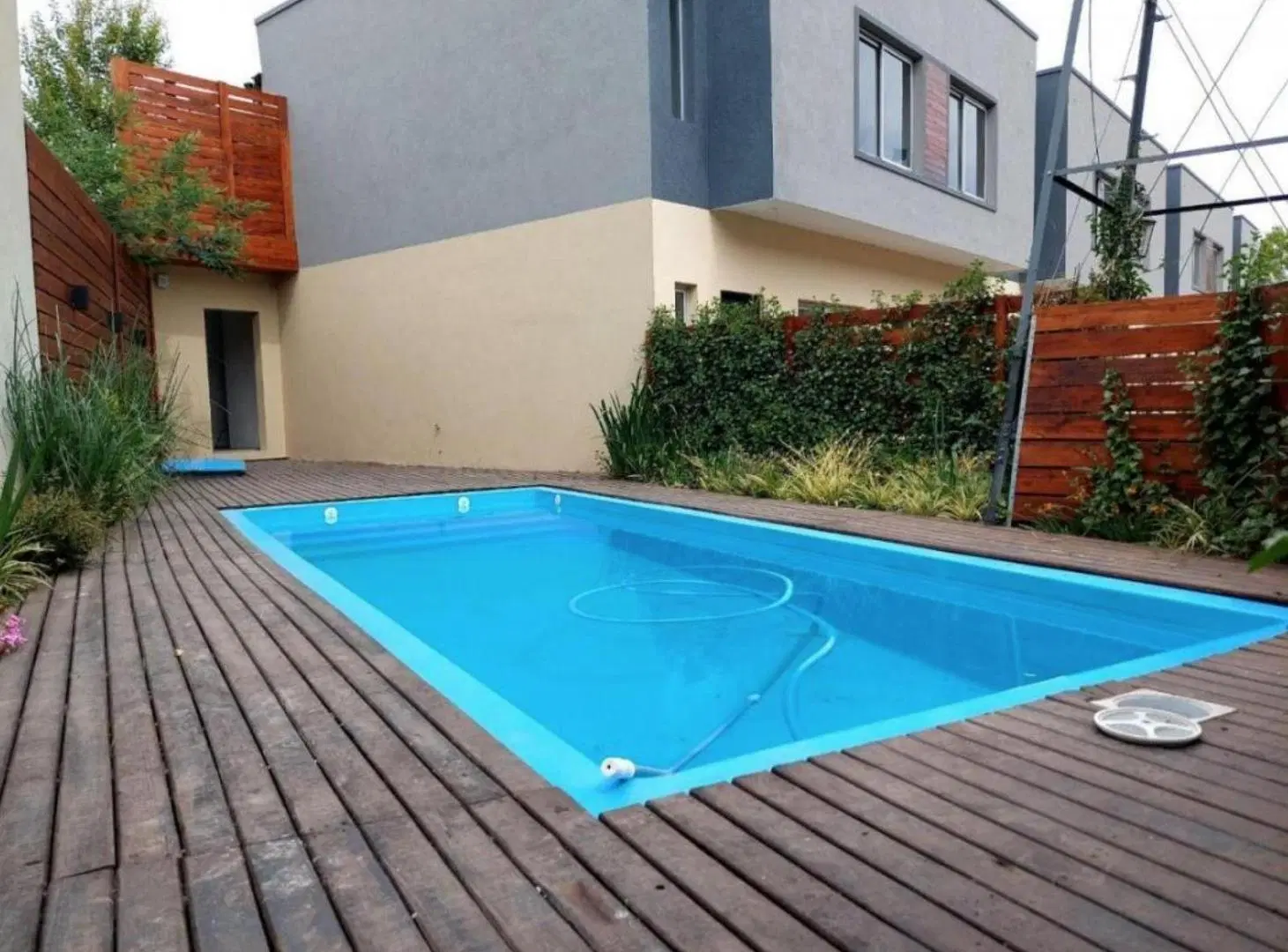 Casa en venta - 2 Dormitorios 2 Baños - 70Mts2 - Ituzaingó 5