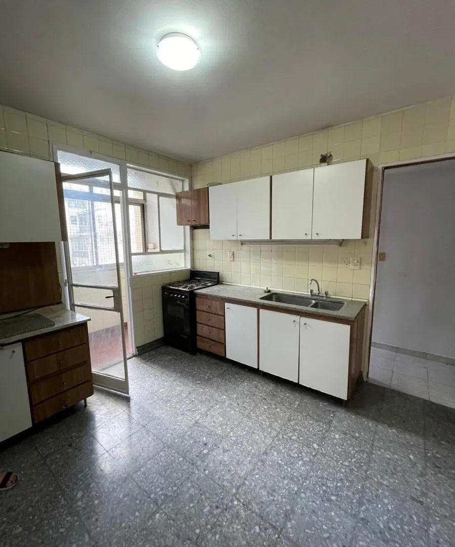 Departamento en venta - 4 Dormitorios 2 Baños - Palermos 2